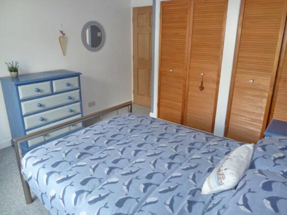 Bed 2 - wardrobe