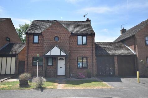 Geary Close, Smallfield, Surrey, RH6