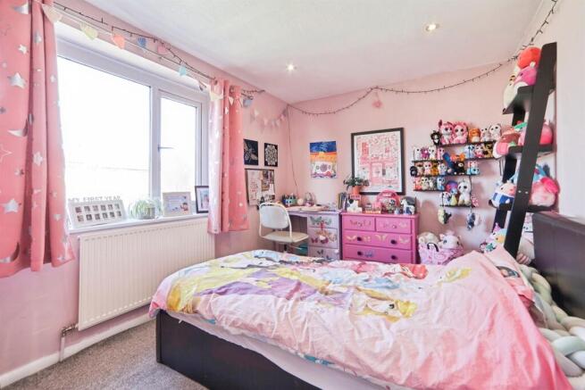 3 bed Semi-Detached for sale Image 8