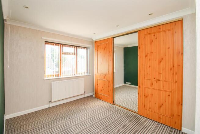 4 bed Detached for sale Image 8