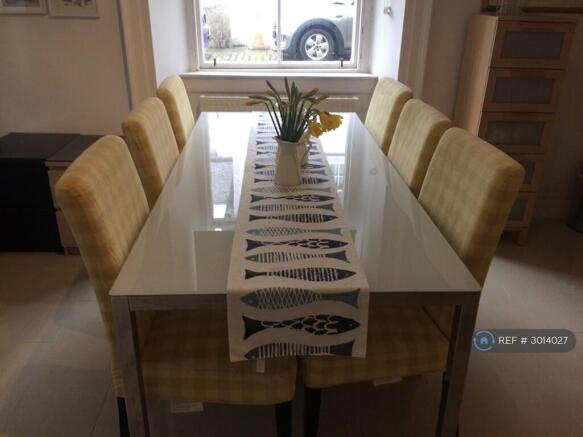 Fully Fitted Kitchen/ Dining