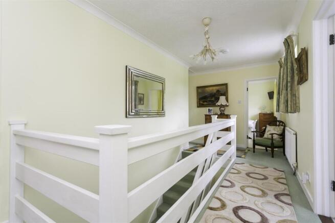 FIRST FLOOR GALLERIED LANDING