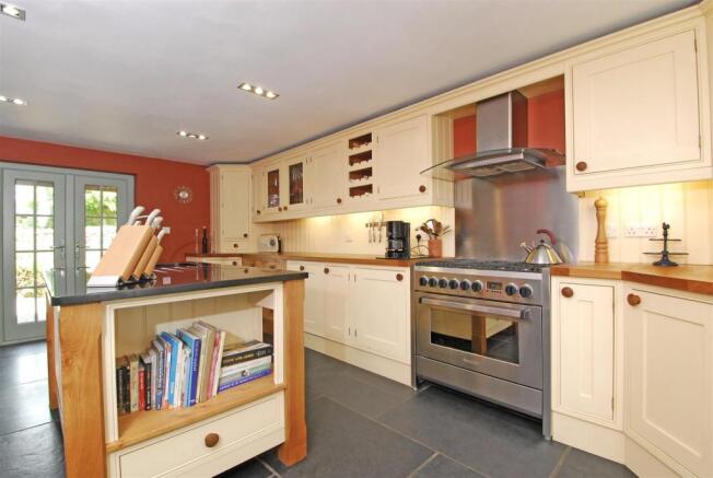 KITCHEN/BREAKFAST RO