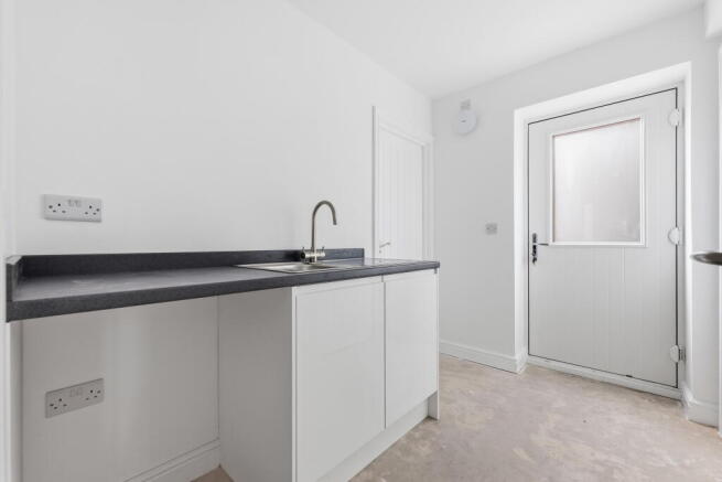 4 bed Detached for sale Image 8