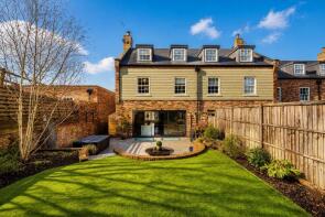 4, White Horse Close, Hertford SG14 2FJ