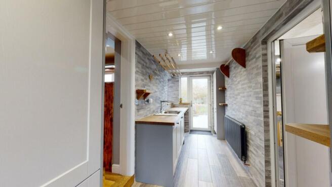 SIDE PORCH/UTILITY