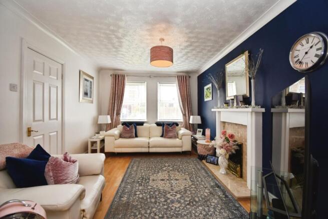 4 bed Detached for sale Image 7