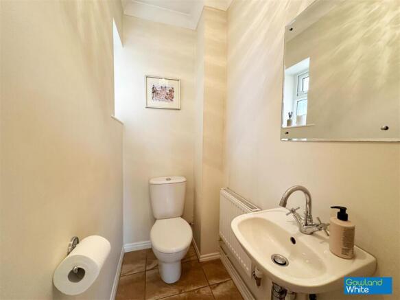 4 bed Detached Bungalow for sale Image 12