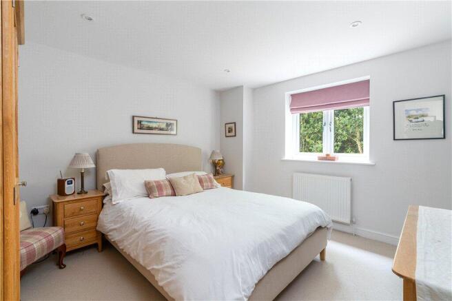 5 bed Detached for sale Image 10