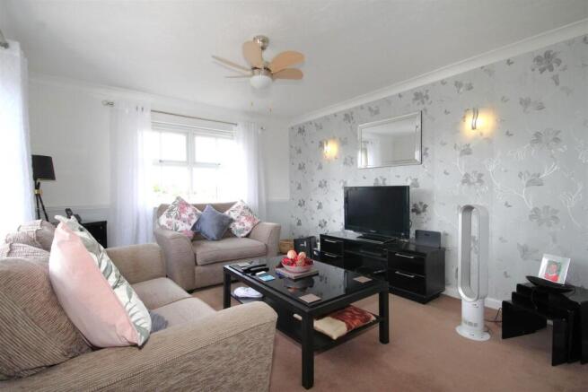 4 bed Detached for sale Image 5