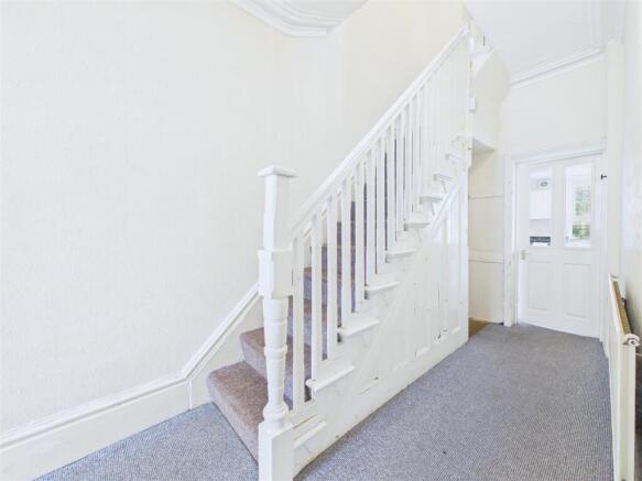 6 bed Semi-Detached for sale Image 8