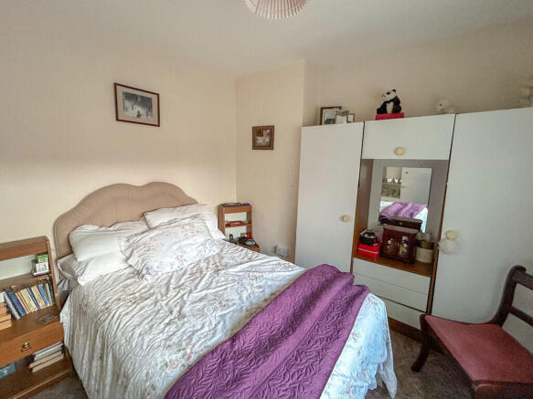 bedroom 1-2