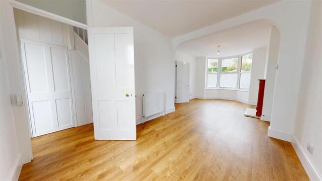 LIVING ROOM PIC 1.jpg