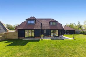 7, Barnfield Shaw, Wisborough Green RH14 0GJ