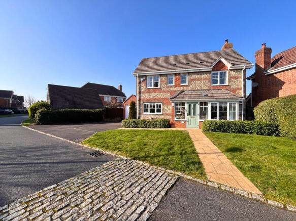 3-bed detached on Kennedy Meadow, Hungerford, £565,000