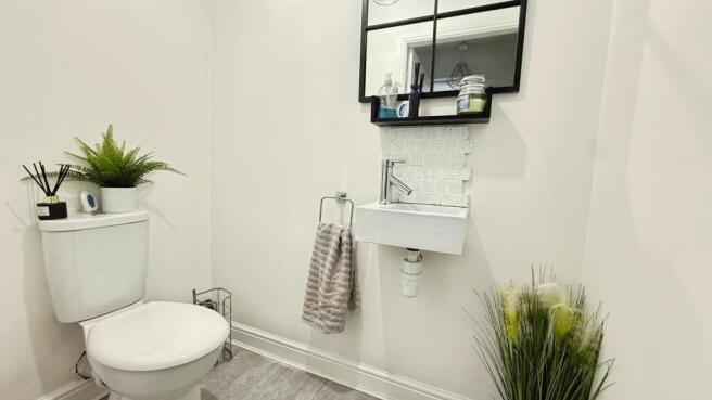 4 bed Detached for sale Image 6