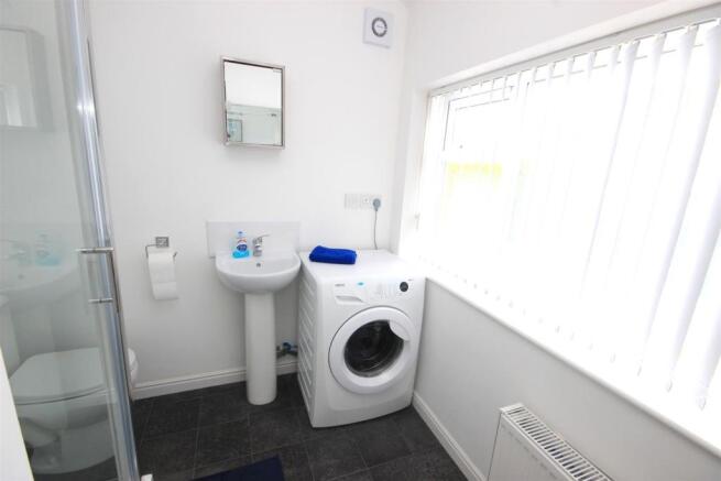 UTILITY / SHOWER ROOM