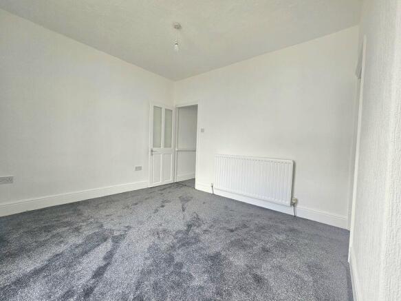 2 bed End of Terrace to rent Image 11