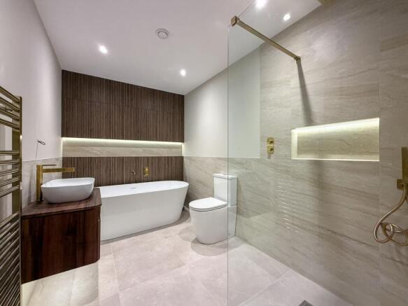 4 bed Detached for sale Image 2
