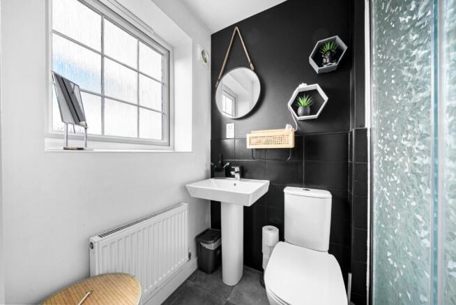 4 bed Detached for sale Image 6