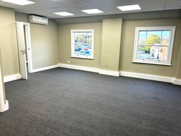 Office T202502201039.jpg