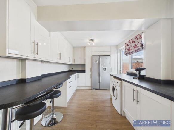 3 bed Semi-Detached for sale Image 10