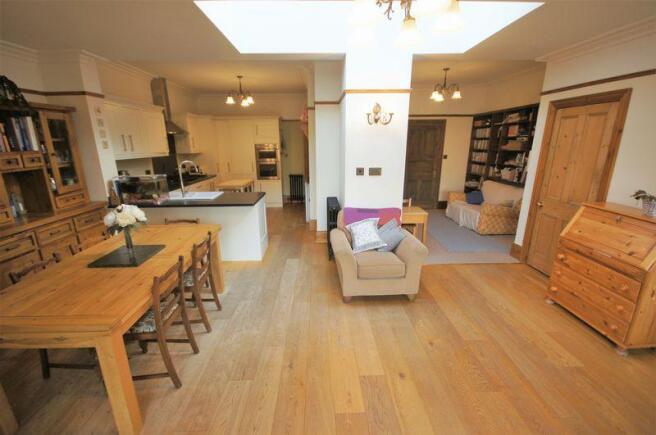 Living Room/Ki...