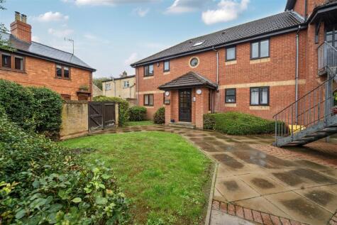 Islington Road, Towcester, NN12