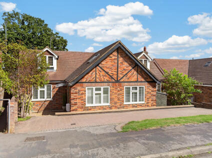 Family life, sorted. 29 Park Rise, Harpenden, Herts