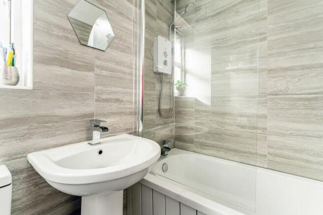 Family Bathroom 2