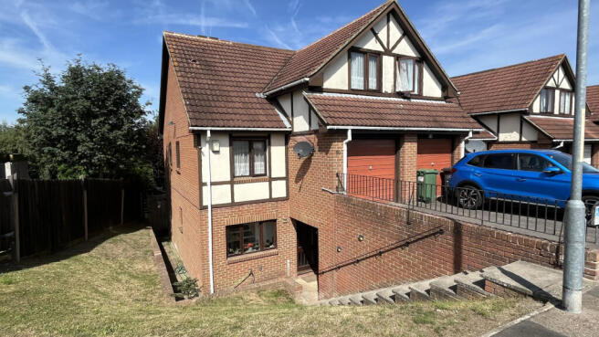 4 bed end of terrace house for sale Beacon Drive,