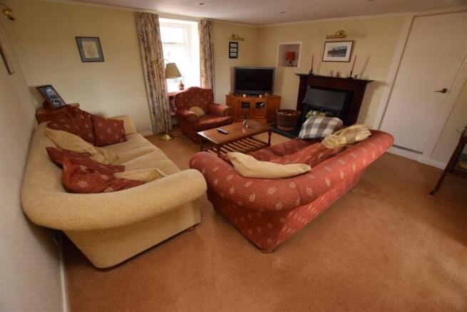SITTING ROOM.JPG