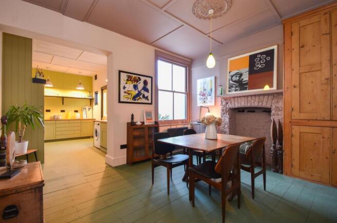 Kitchen & dining space