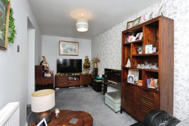 5 bed Detached for sale Image 9