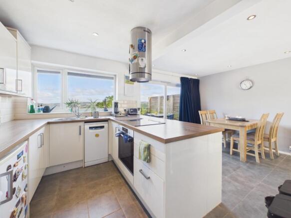 3 bed Semi-Detached for sale Image 9