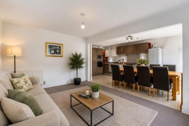 4 bed Detached for sale Image 8