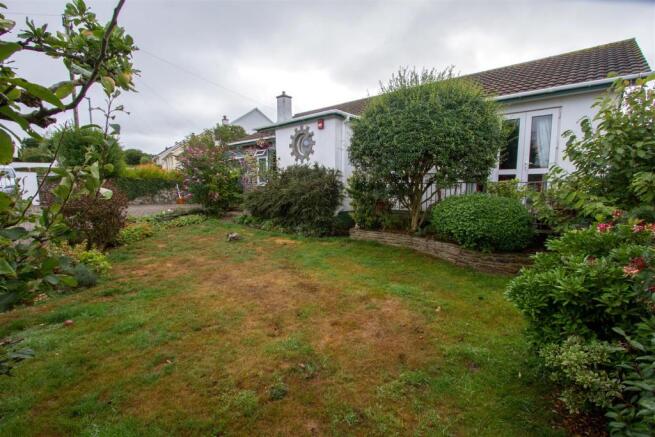 front gdn 1.jpg