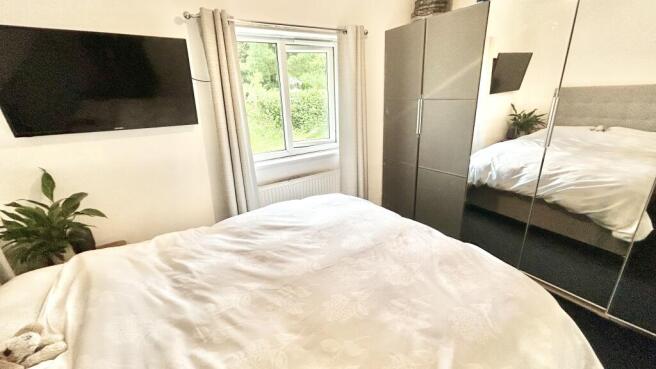 3 bed Semi-Detached for sale Image 11