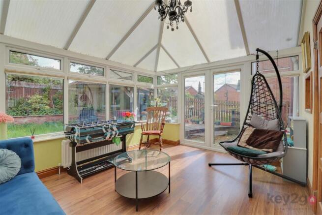 5 bed Detached to rent Image 10
