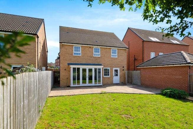 4 bed Detached for sale Image 10