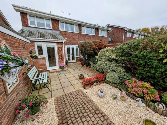 49 Mallard rear garden 2.jpg