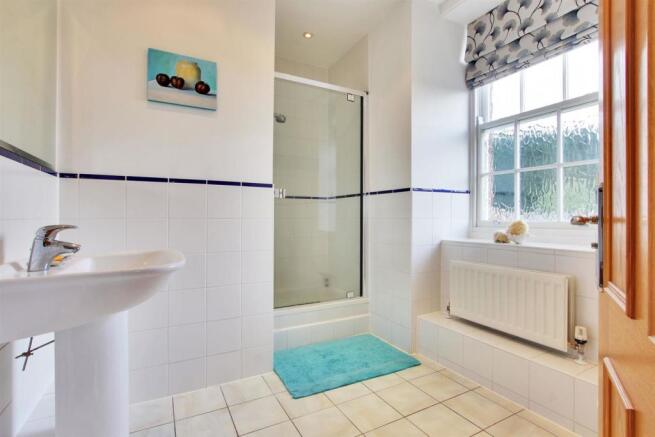 Guest En Suite.jpg