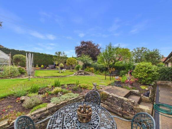 3 bed Semi-Detached Bungalow for sale Image 11