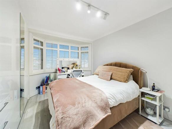 Bed2a.jpg