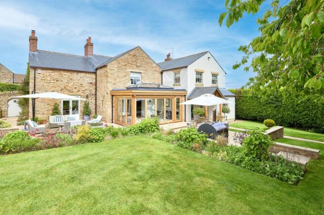5 bed Detached for sale Image 7