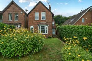2 Little Whispers, Linchmere Road, Hammer, Haslemere GU27 3QF