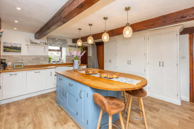5 bed Barn Conversion for sale Image 11