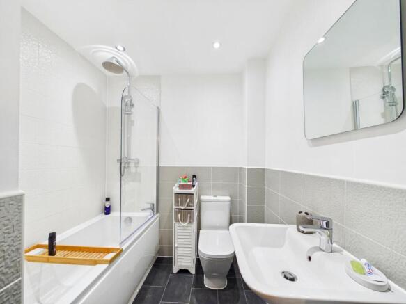 3 bed Semi-Detached for sale Image 6