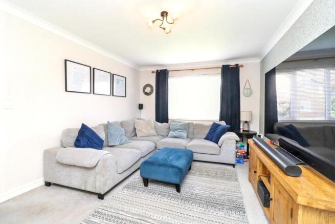 4 bed Detached for sale Image 9