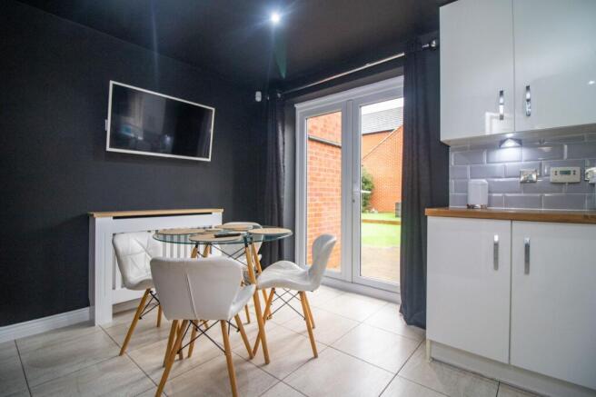 KITCHEN/BREAKFAST ROOM